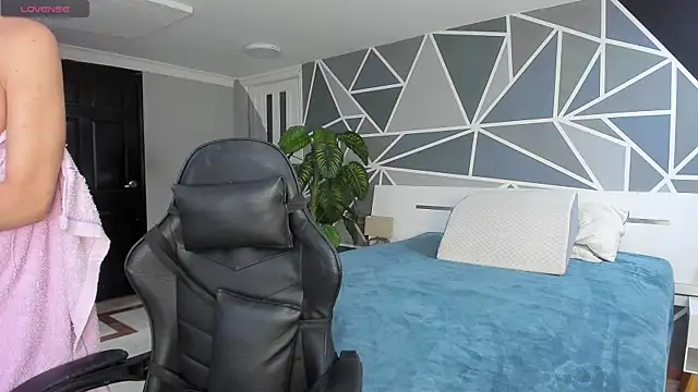 charolbruce 1 online show from 03.19.25