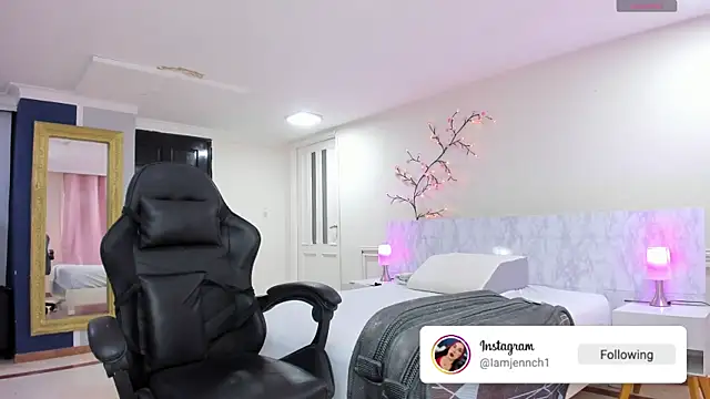 charolbruce 1 online show from 04.15.26