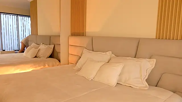 Zoe Benson online show from 11.18.25