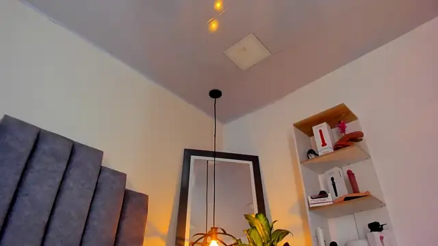 Snapshot of gabriela__gomez chatting on 11.30.25 gabriela gomez online show from 11.30.25