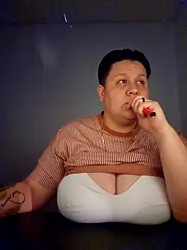 Snapshot of DevilDahm chatting on 02.10.25 DevilDahm online show from 02.10.25