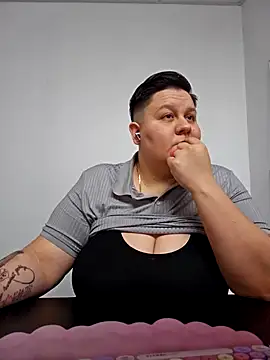 Snapshot of DevilDahm chatting on 02.18.25 DevilDahm online show from 02.18.25