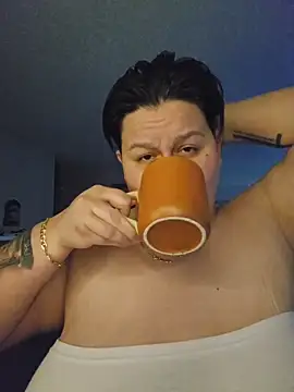 Snapshot of DevilDahm chatting on 10.26.25 DevilDahm online show from 10.26.25