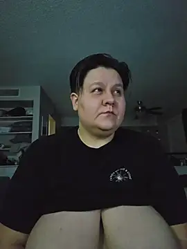 Snapshot of DevilDahm chatting on 12.05.25 DevilDahm online show from 12.05.25