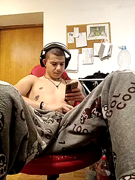 Snapshot of BigDickEnrg7195 chatting on 02.01.25 BigDickEnrg7195 online show from 02.01.25