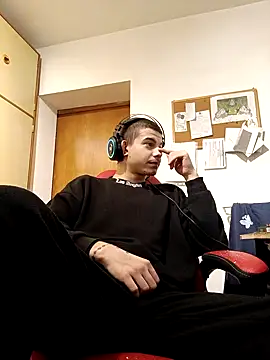 Snapshot of BigDickEnrg7195 chatting on 02.14.25 BigDickEnrg7195 online show from 02.14.25