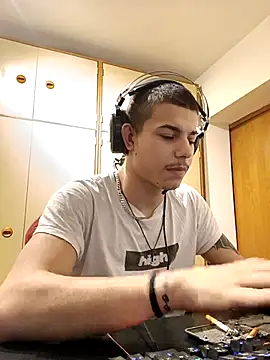 Snapshot of BigDickEnrg7195 chatting on 02.15.25 BigDickEnrg7195 online show from 02.15.25