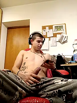 Snapshot of BigDickEnrg7195 chatting on 02.17.25 BigDickEnrg7195 online show from 02.17.25