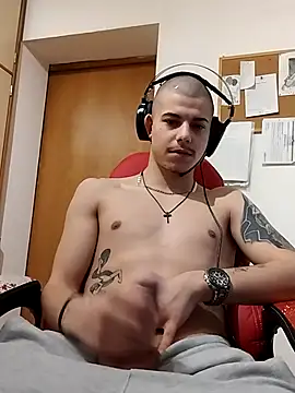 Snapshot of BigDickEnrg7195 chatting on 03.04.25 BigDickEnrg7195 online show from 03.04.25