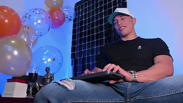 ThomsEvery  online show from 03.22.25