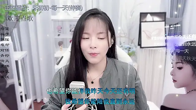 Snapshot of Original-HeartBaby chatting on 10.18.25 Original-HeartBaby online show from 10.18.25