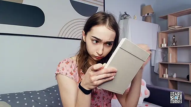 PollyBeev online show from 10.27.25