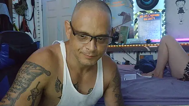 Snapshot of Buffshagswell chatting on 06.25.26 Buffshagswell online show from 06.25.26