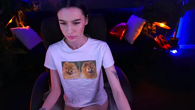 Snow WhiteeeX online show from 03.18.25