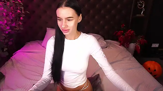 Snow WhiteeeX online show from 11.04.25