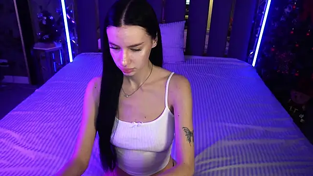 Snow WhiteeeX online show from 12.14.25