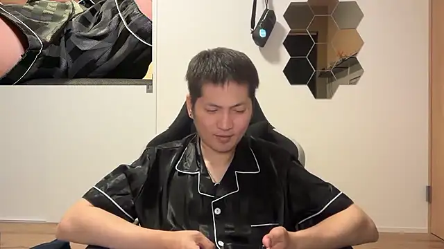 Snapshot of kensnb chatting on 04.22.26 kensnb online show from 04.22.26