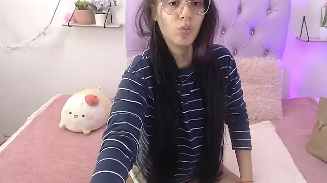 Snapshot of Freyja_01 chatting on 03.21.25 Freyja 01 online show from 03.21.25