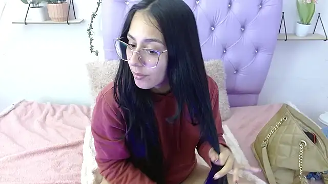 Snapshot of Freyja_01 chatting on 09.22.25 Freyja 01 online show from 09.22.25