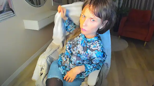 Elizabe th online show from 02.06.25