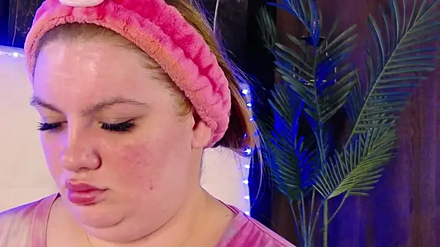 MelanieBrownn online show from 04.15.26