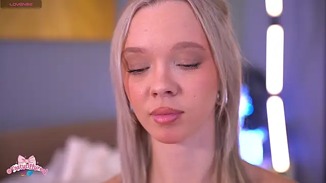  AlinaBailey online show from 04.15.26