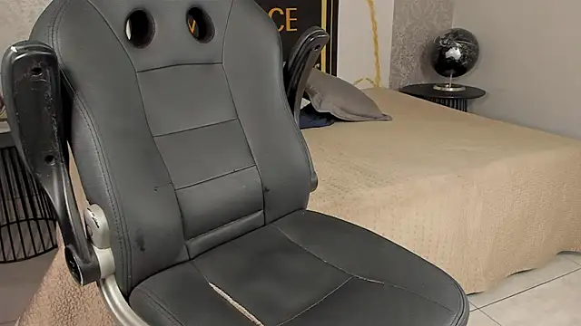 Desmon Clark online show from 02.01.25