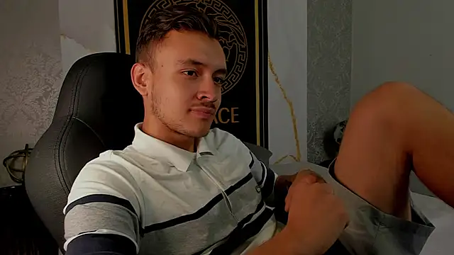 Desmon Clark online show from 03.02.25