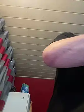 Snapshot of privat-official chatting on 12.26.24 privat-official online show from 12.26.24