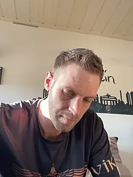 Snapshot of privat-official chatting on 03.04.25 privat-official online show from 03.04.25