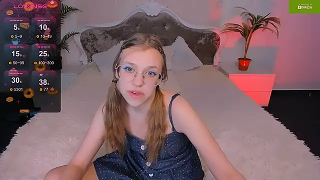 Snapshot of LayriantaVee chatting on 01.13.25 LayriantaVee online show from 01.13.25