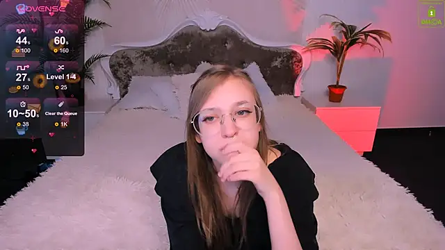 Snapshot of LayriantaVee chatting on 01.15.25 LayriantaVee online show from 01.15.25