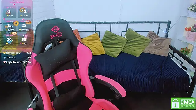 Snapshot of LayriantaVee chatting on 01.16.25 LayriantaVee online show from 01.16.25