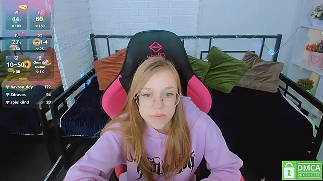 Snapshot of LayriantaVee chatting on 01.16.25 LayriantaVee online show from 01.16.25