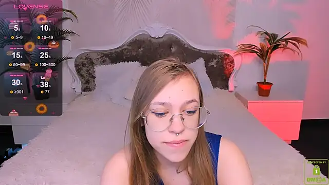 Snapshot of LayriantaVee chatting on 01.17.25 LayriantaVee online show from 01.17.25