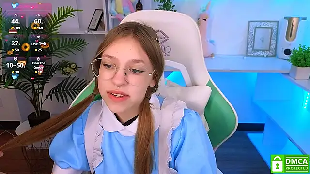 Snapshot of LayriantaVee chatting on 01.18.25 LayriantaVee online show from 01.18.25