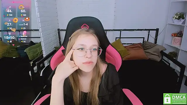 Snapshot of LayriantaVee chatting on 01.21.25 LayriantaVee online show from 01.21.25