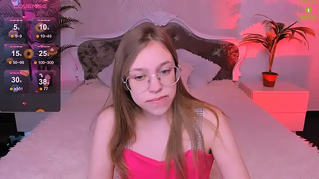 Snapshot of LayriantaVee chatting on 01.22.25 LayriantaVee online show from 01.22.25