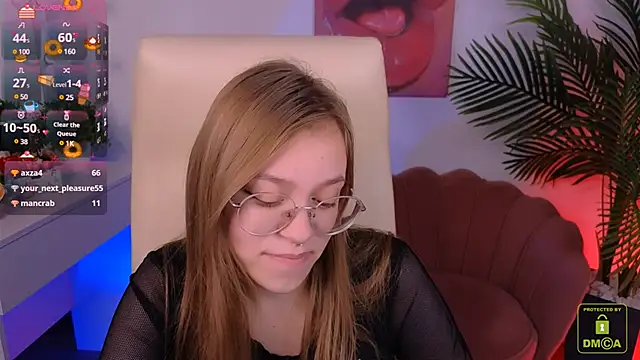 Snapshot of LayriantaVee chatting on 01.28.25 LayriantaVee online show from 01.28.25