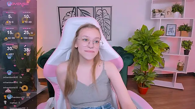 Snapshot of LayriantaVee chatting on 02.02.25 LayriantaVee online show from 02.02.25