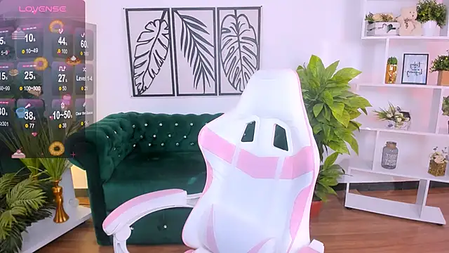 Snapshot of LayriantaVee chatting on 02.11.25 LayriantaVee online show from 02.11.25