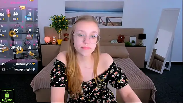 Snapshot of LayriantaVee chatting on 02.13.25 LayriantaVee online show from 02.13.25