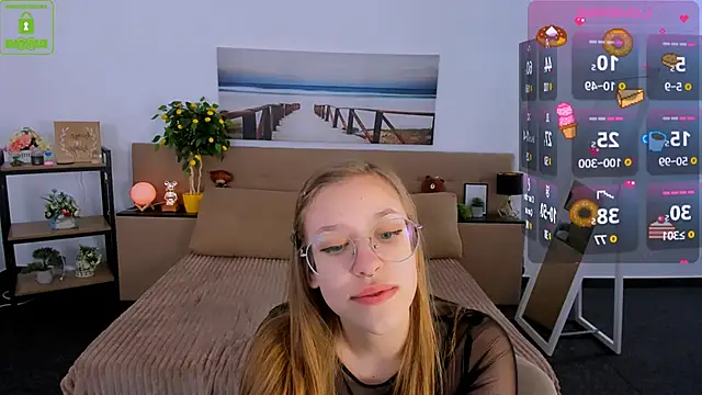 Snapshot of LayriantaVee chatting on 02.18.25 LayriantaVee online show from 02.18.25