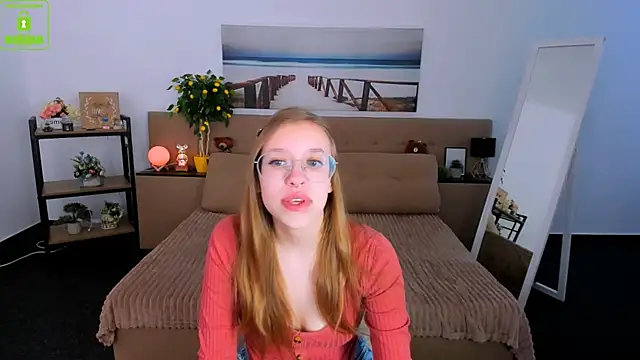 Snapshot of LayriantaVee chatting on 03.01.25 LayriantaVee online show from 03.01.25