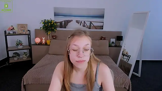 Snapshot of LayriantaVee chatting on 03.02.25 LayriantaVee online show from 03.02.25