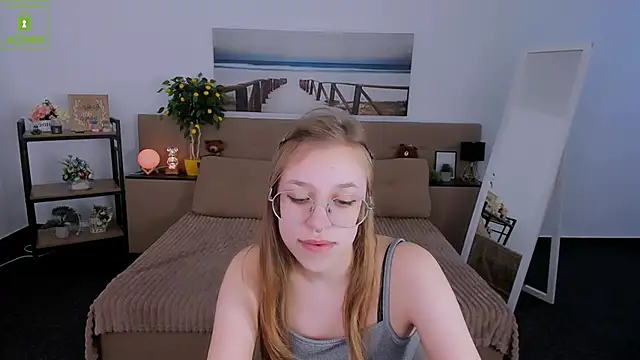 Snapshot of LayriantaVee chatting on 03.02.25 LayriantaVee online show from 03.02.25