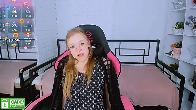 Snapshot of LayriantaVee chatting on 03.11.25 LayriantaVee online show from 03.11.25