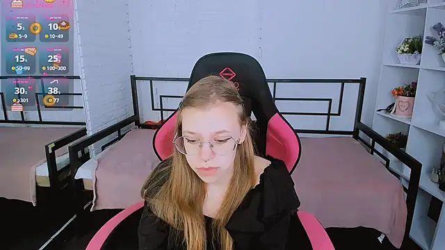 Snapshot of LayriantaVee chatting on 03.12.25 LayriantaVee online show from 03.12.25