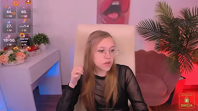 Snapshot of LayriantaVee chatting on 03.13.25 LayriantaVee online show from 03.13.25