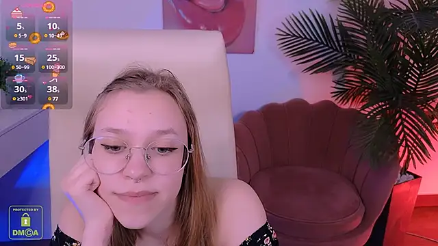 Snapshot of LayriantaVee chatting on 03.14.25 LayriantaVee online show from 03.14.25